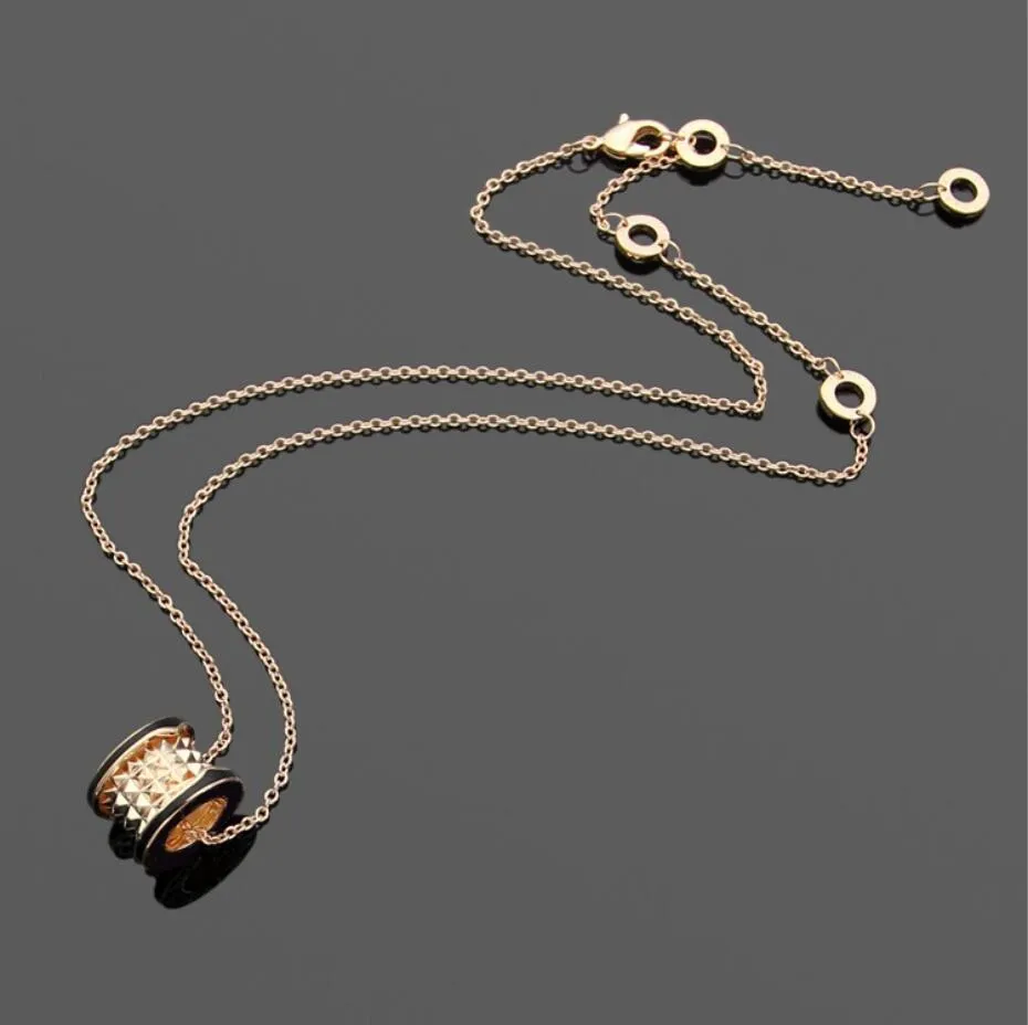 Colliers en acier inoxydable pour hommes et femmes, mode européenne et américaine, bords de lettres gravés en or, chaîne à pendentif en diamants_voghion.com