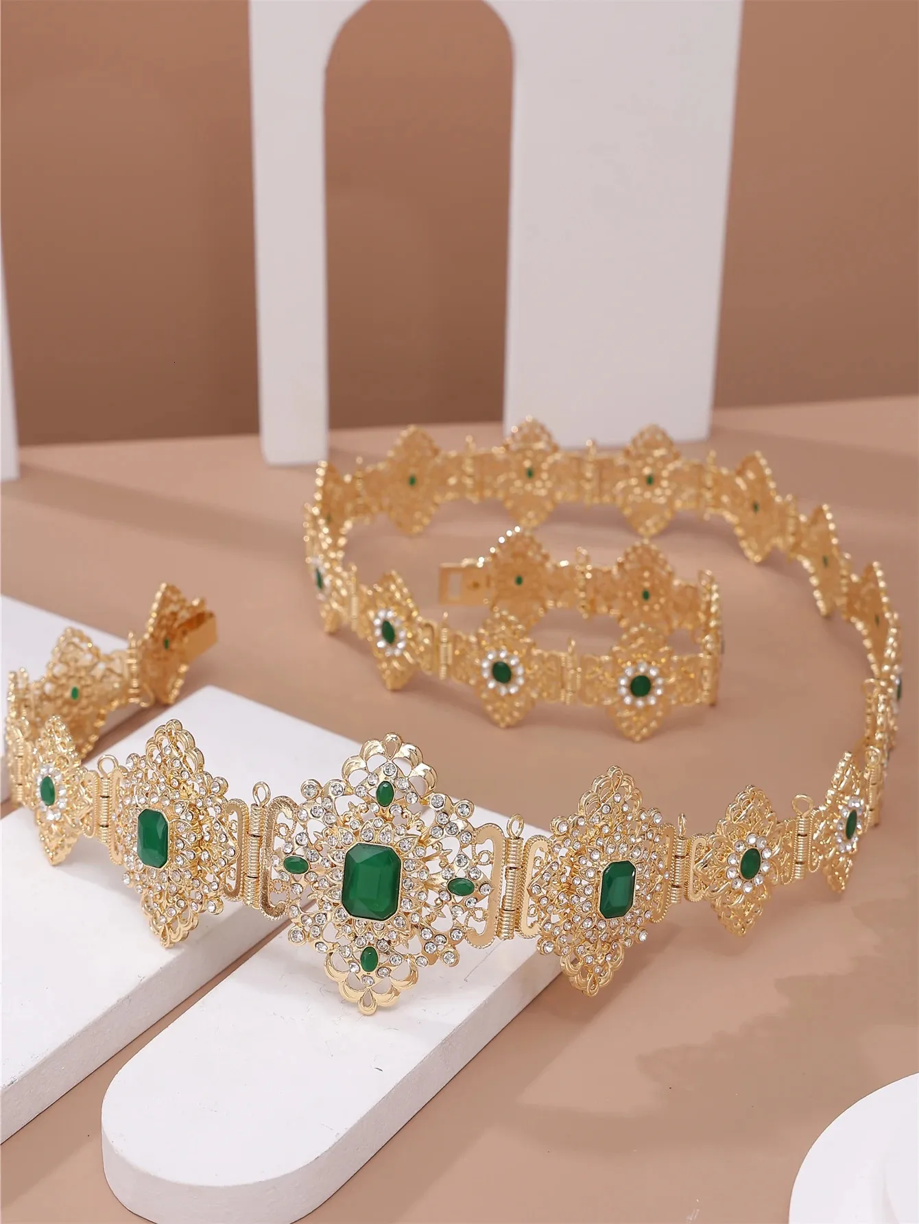 Économisez gros sur les achats en gros de Ceinture De Mariage Turquoise  Ceinture De Caftan En Or Pour Femmes Bijoux De Mariage Marocain, Cristal  Rouge