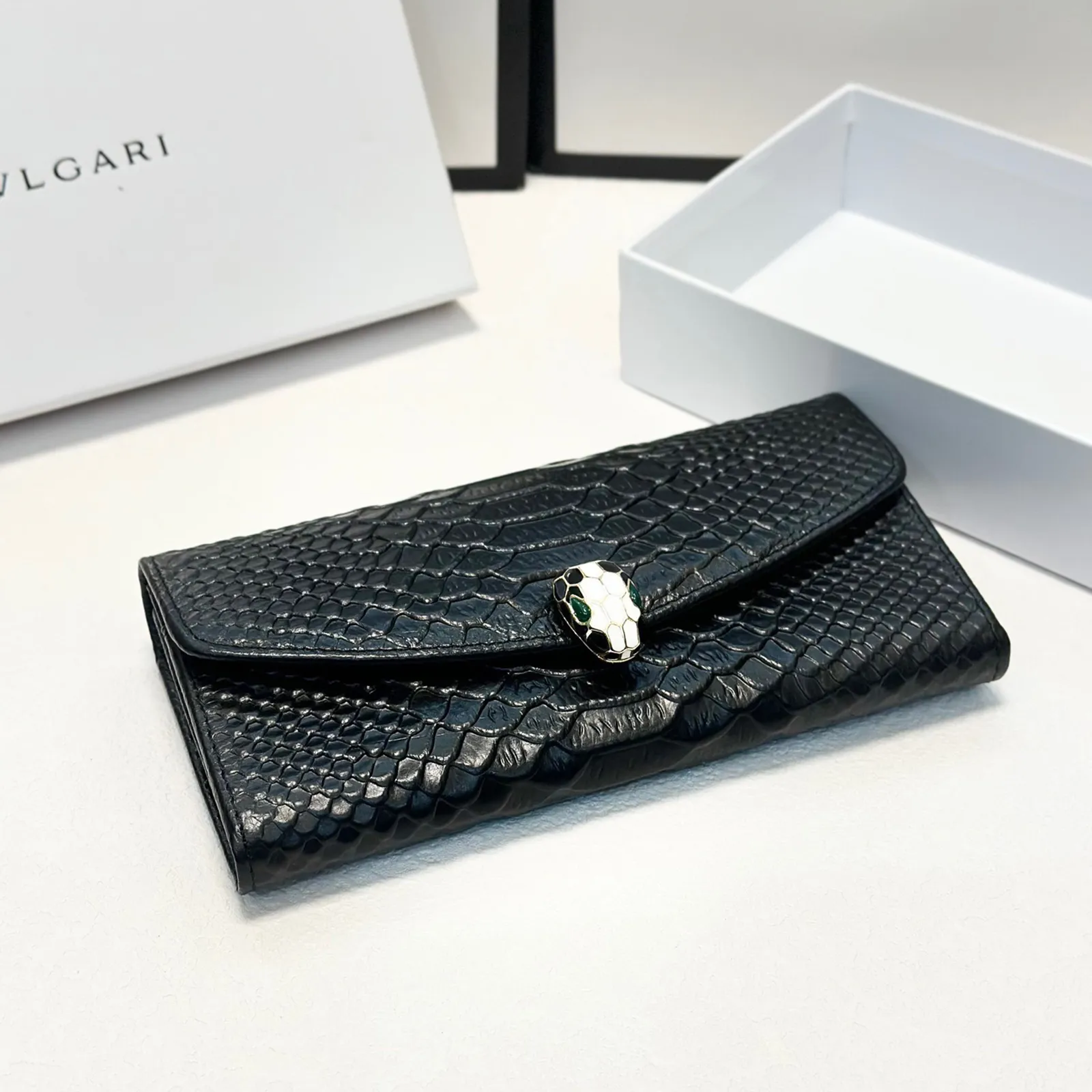 Luxury Designer Cowhide Long Wallet For Women Bag With Metal Zipper Classic Lady Clutch Bag For Cards Passport And Credit Holders From Helloz 41.12 DHgate.Com