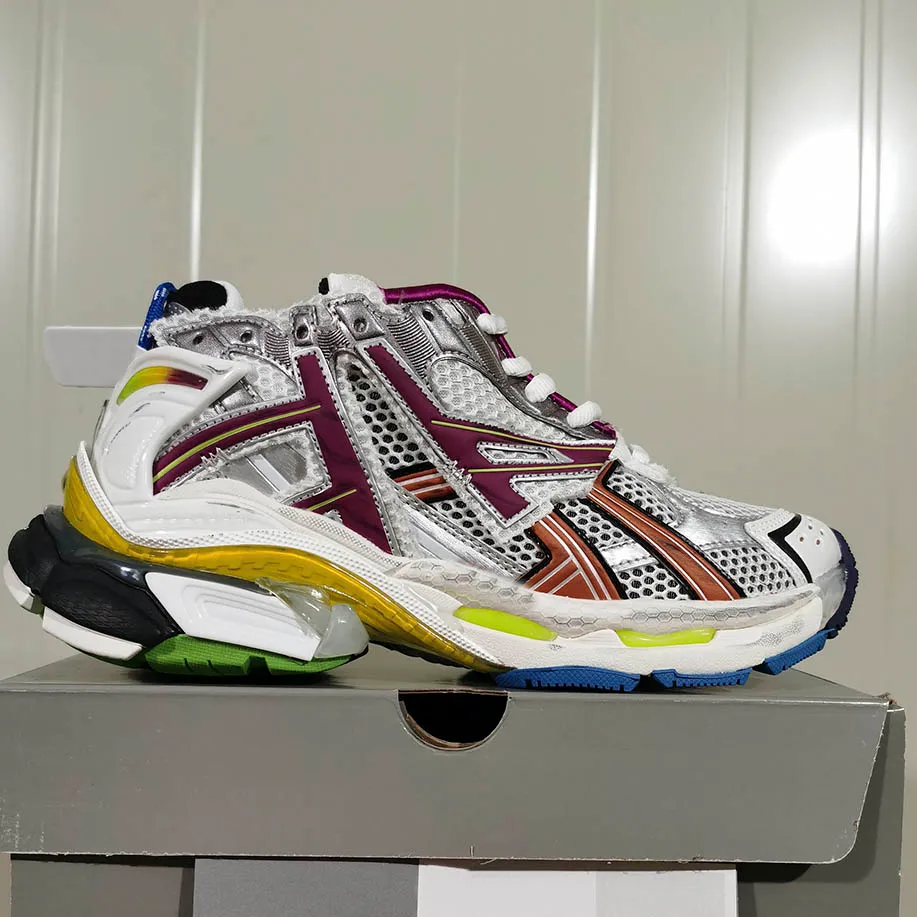 Con scatola a 5 colori a 5 colori traspirante Mesh 2024 Sneaker Designer Runway Platform Luxury Platform Black Pink Multicolor Tracks Runner Luxury