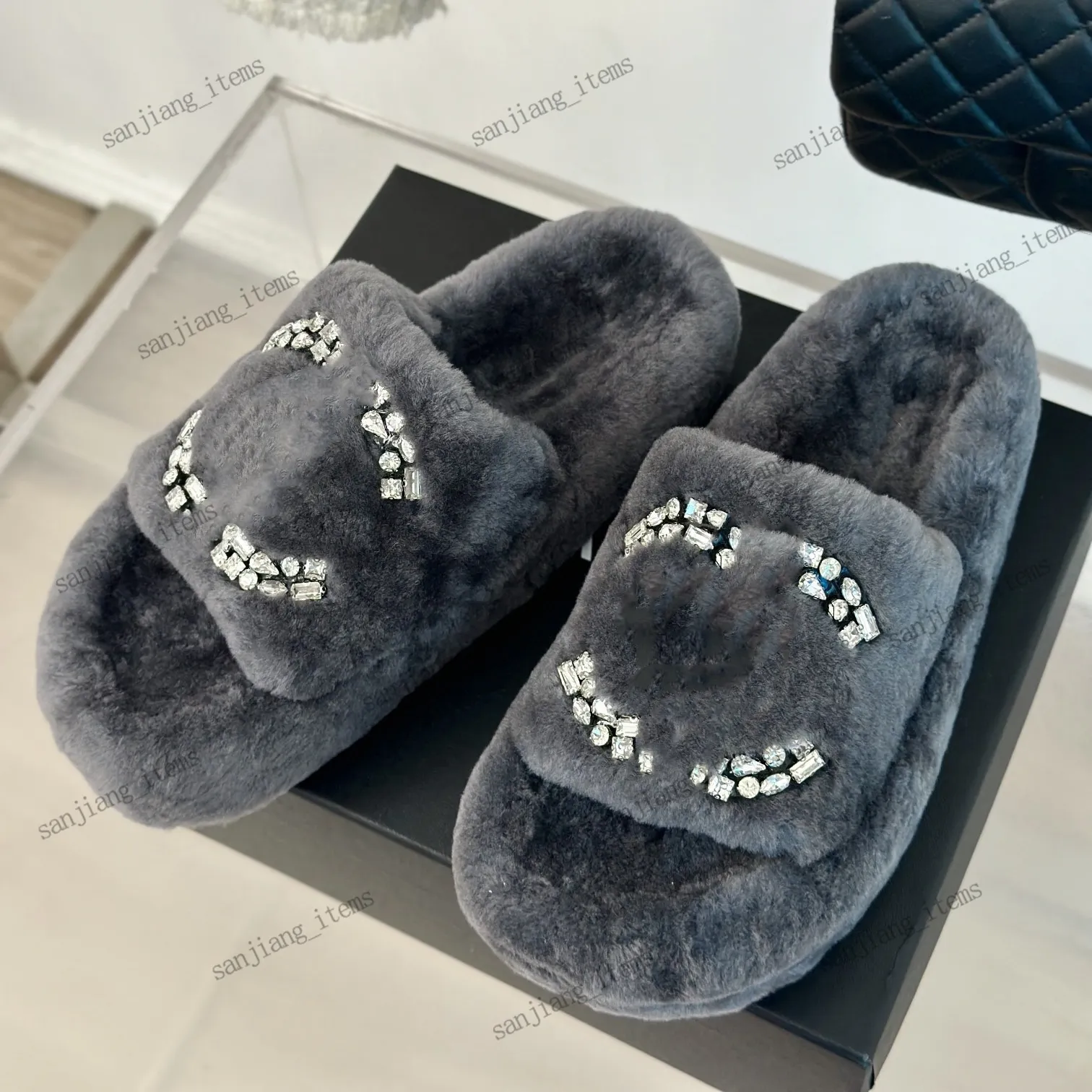 Crystal Rhinestone Fur Slides Women's Designer Slippers Fuzzy Platform  Sandals, Thick Bottom, Slip-On Mule Shoes, Comfortable Stylish