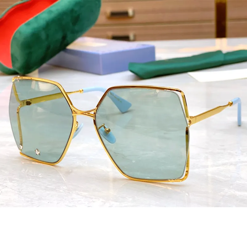 Designer Woman Oversized Square Frame Metal Alloy Sunglasses  display picture 2