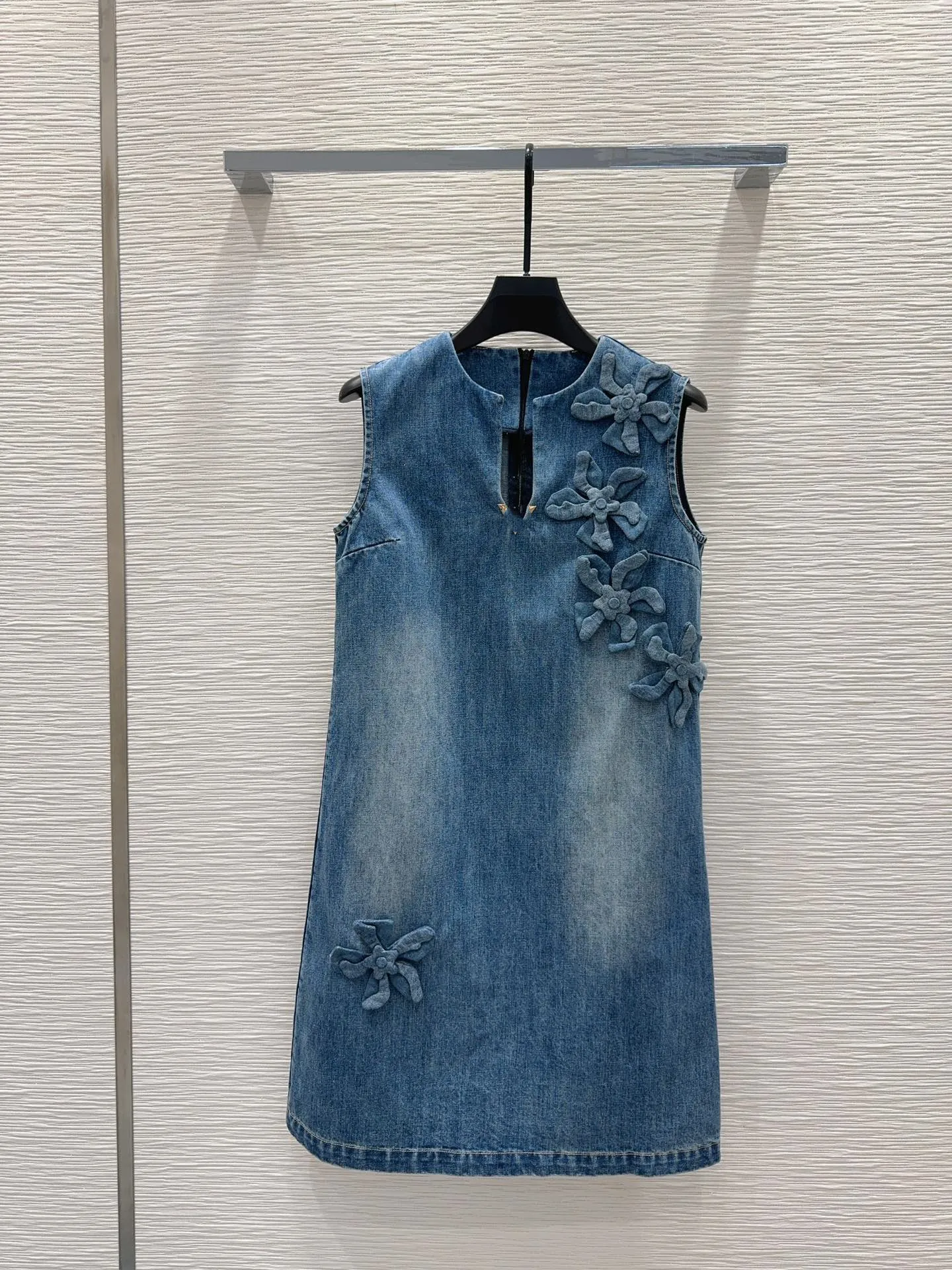 V Neck Denim Dress Womens Sleeveless Mini A-Line Cotton Summer Dress with  Zipper Closure from Dhgate Street Style Dresses - price 139.7