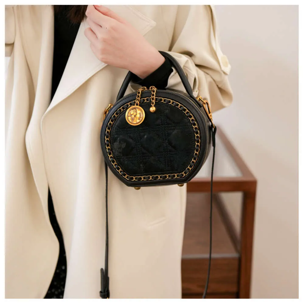 2024 Fashionable Womens Portable Leather Round Crossbody Bag With Diamond Grid High Quality Popular Single Shoulder And Diagonal Crossbody Option H7.10 39 Ddmykukumalu From Ddmykukumalu 28.22 DHgate.C...