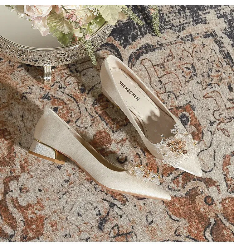 Pointed Low Heel Bridal Flats For Women Elegant Wedding Shoes_voghion.com