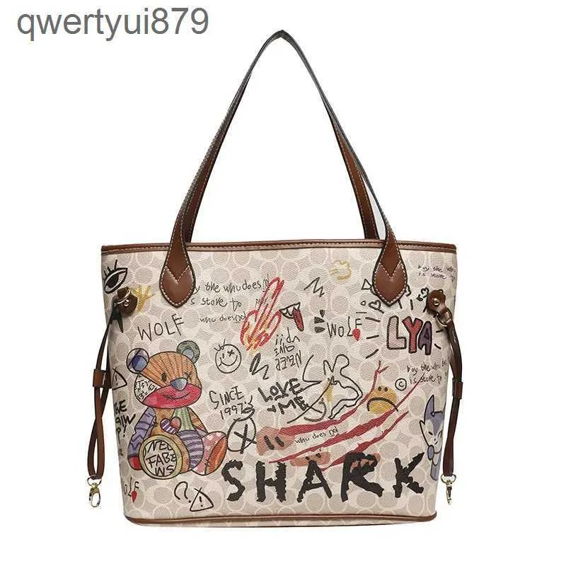 DHgate.com:Womens Graffiti Bucket Bag: Cute Bear Tote with