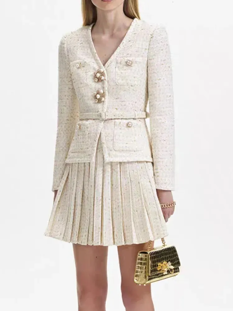 Stylish Two Piece Womens Tweed Suit With Pearl Buttons, V