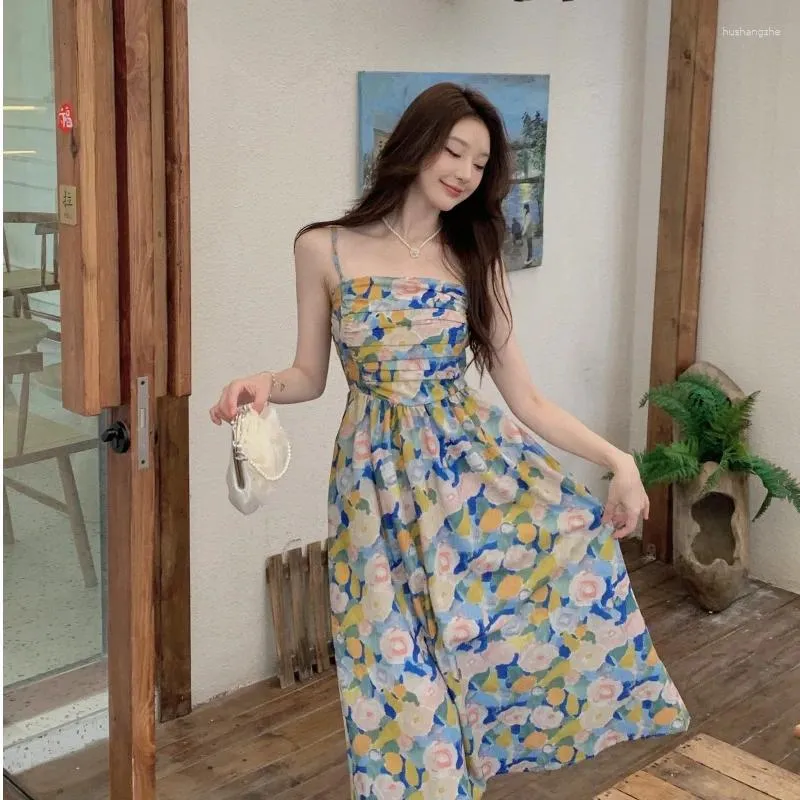 Summer Chic: Floral dress with Oil Painting Design, Slimming Waist and A-line Fit for Casual Holiday Wear