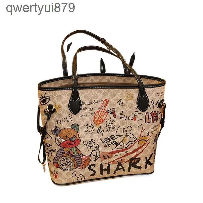 DHgate.com:Womens Graffiti Bucket Bag: Cute Bear Tote with
