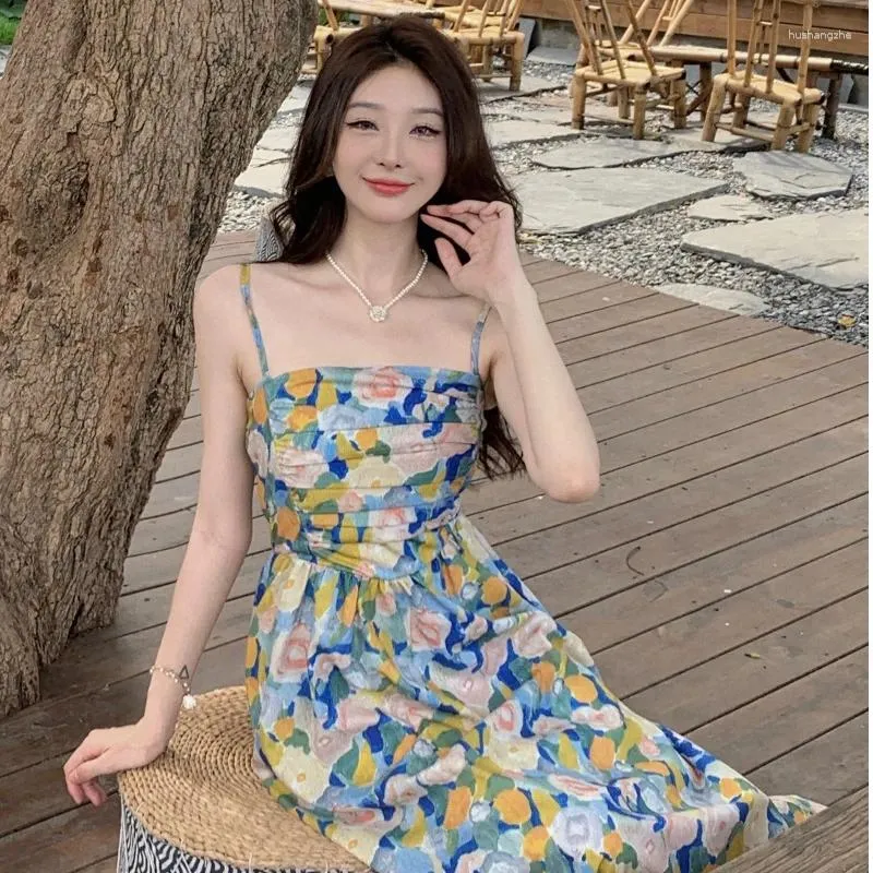 Summer Chic: Floral dress with Oil Painting Design, Slimming Waist and A-line Fit for Casual Holiday Wear