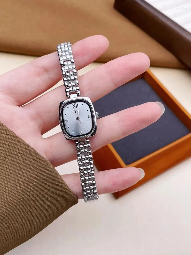 Ladies Wristwatch Small Oval Dial Analog Quartz Bracelet  display picture 1