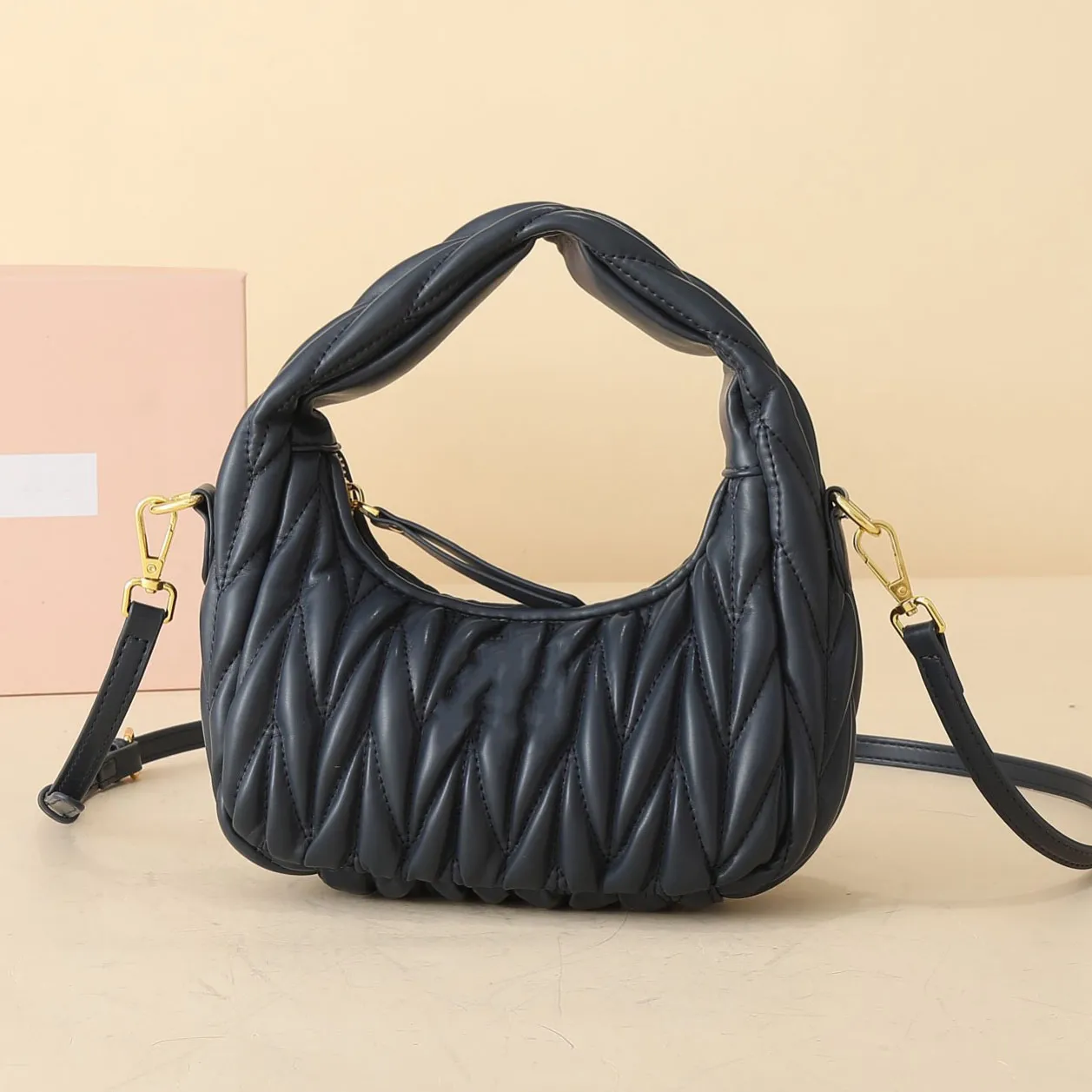Luxury Designer Shoulder Half Moon Bag With Wrinkled Leather Luxury Designer Shoulder Half Moon Bag With Wrinkled Leather
