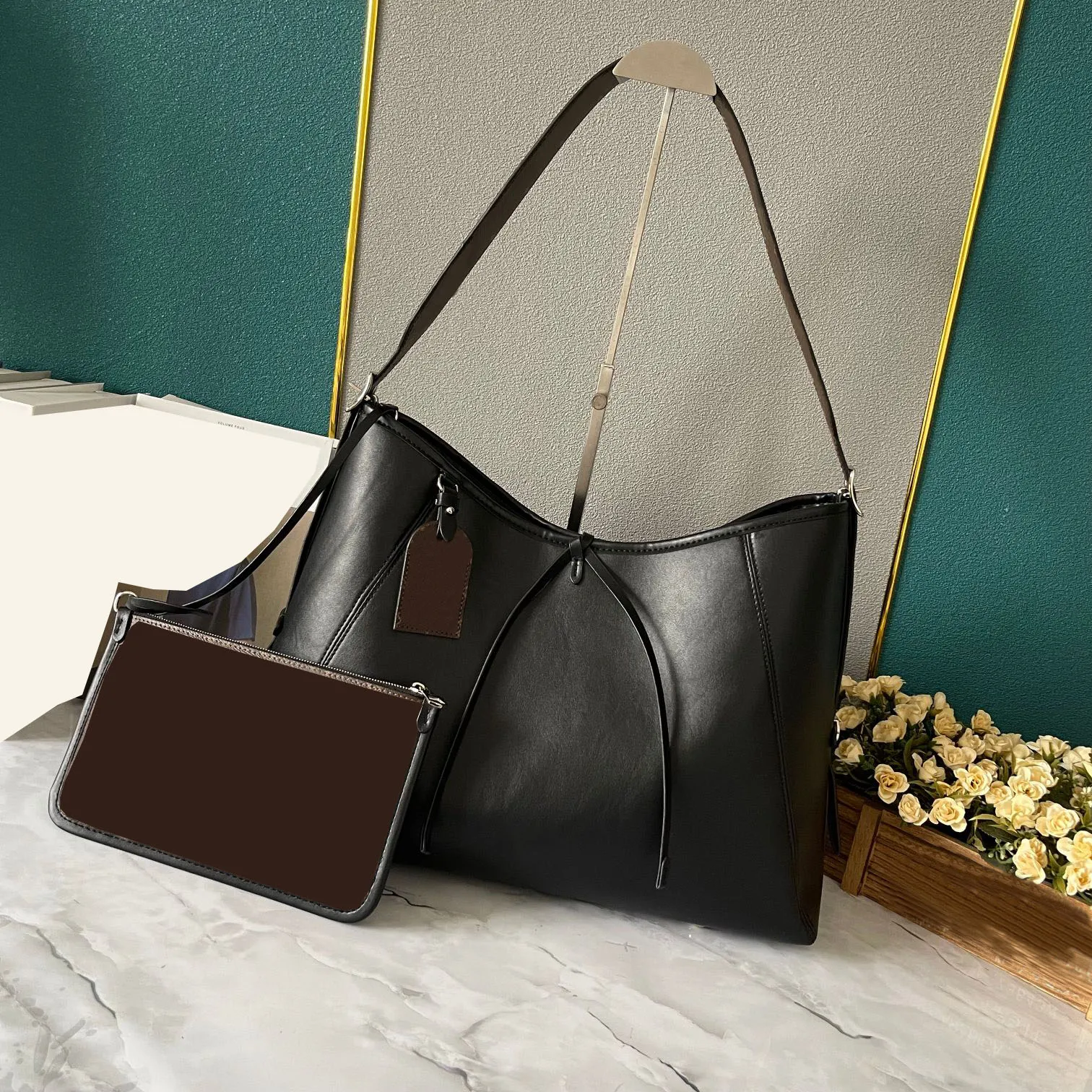LV Carryall Large thumbnail