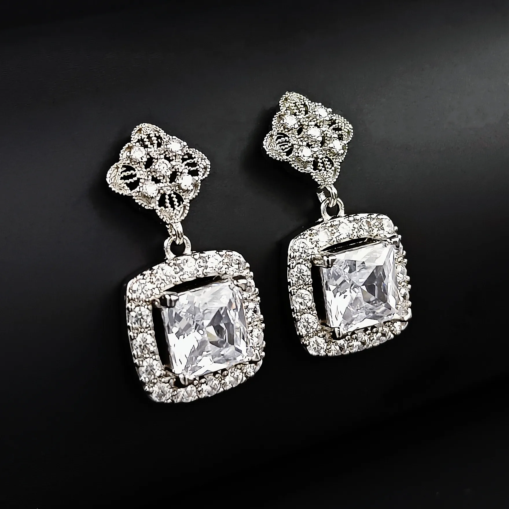 Luxury Designer Earrings Hollow Out Square Earring Flower Pattern Silver Plated Full Diamond Ear Studs Zircon Brass_voghion.com