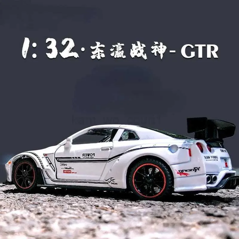 20241/32スケール日産GTR R35レーシングカーモデル、サウンドと軽い 