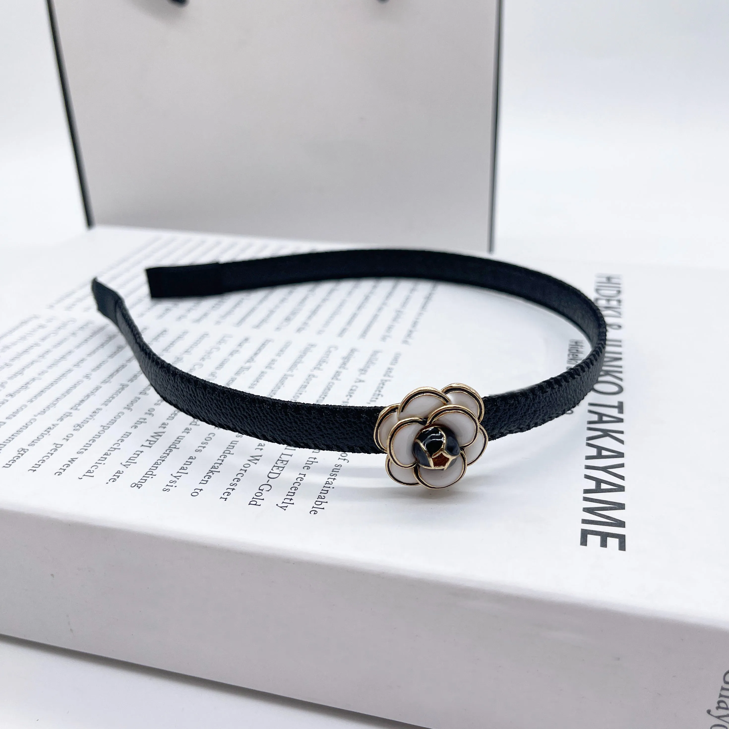 Brand Designer Vintage Pearl Water Diamond Camellia Black White