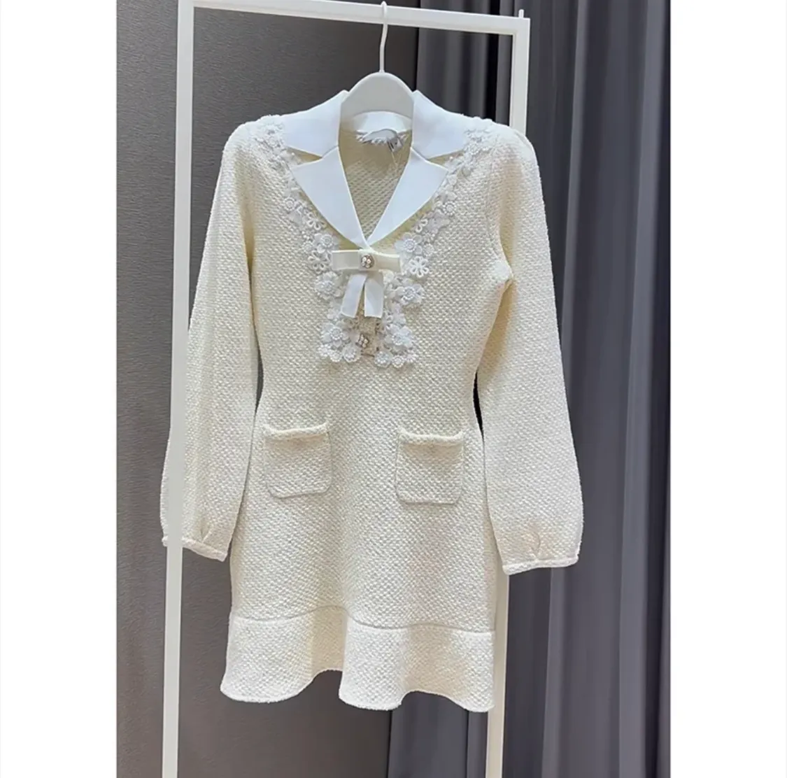 Knit mini dress with V-neck collar, viscose dacron, knee-length, empire  waist, white paisley pattern from Dhgate Basic & Casual Dresses - price  105.24