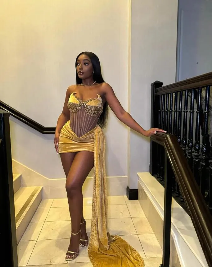 Bespaar veel op bulk Gold Corset Homecoming Dress Zwart En Gouden Prom  Jurken, Diamanten Prom Jurken, Korset Mini Cocktailjurk Met Zijkleed,