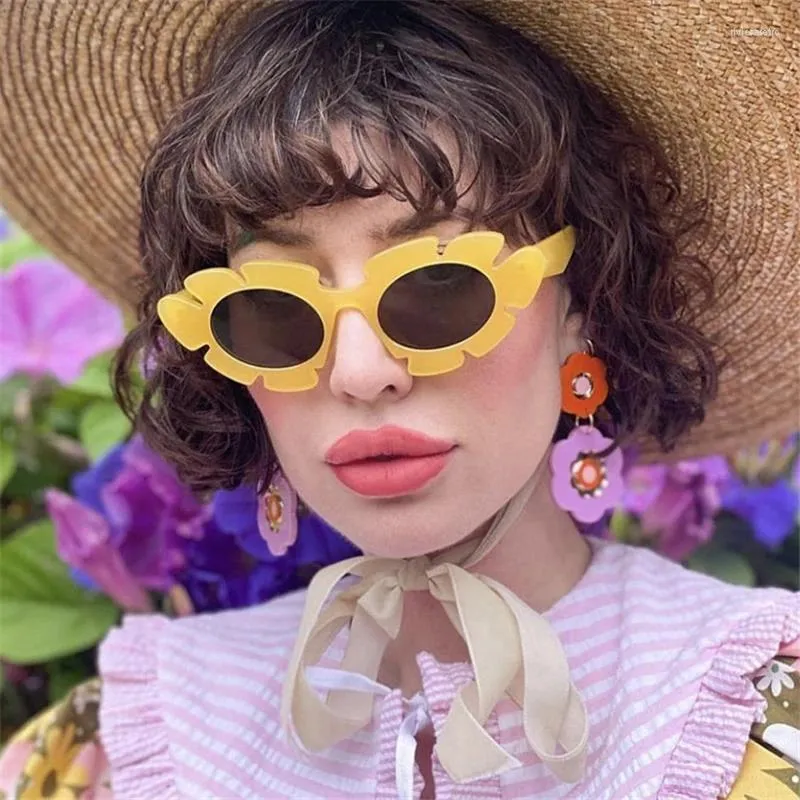 DHgate Stylish Sunflower Oval Cat Eye Sunglasses for Women UV Protection Party Eyewear Fashion Accessories