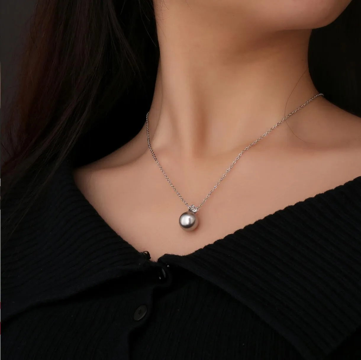 Elegant Pearl Pendant Necklace: Stylish, Simple Choker For