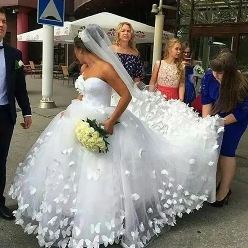 Amazing 3D Butterfly Applique Tulle Wedding Dress Sweetheart Court Train  Boho Princess Gown For Arabic Dubai Brides 2025 From Babynice666, $130.63 |  DHgate.Com