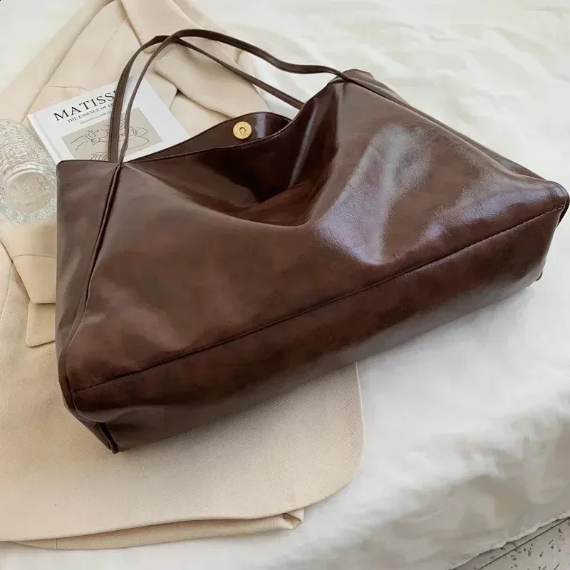 Retro Casual Soft Leather Shoulder Vegan Leather Bags Large
