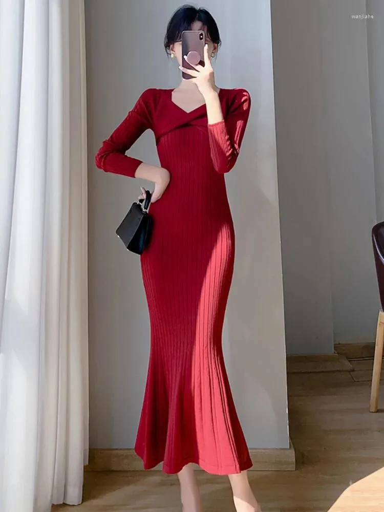 Elegant Knitted Sweater Dress: Autumn Winter 