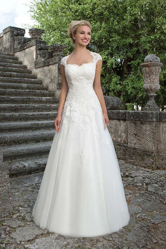 Elegant Royal Wedding Dress with Sleeves, Beaded Appliques, and Tulle - Square Neck Bride Gown