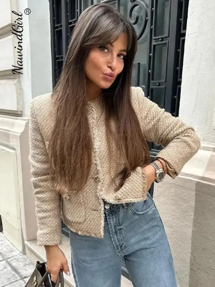 Elegant Tweed Jacket: Womens Chic O-Neck Coat for Autumn & Winter