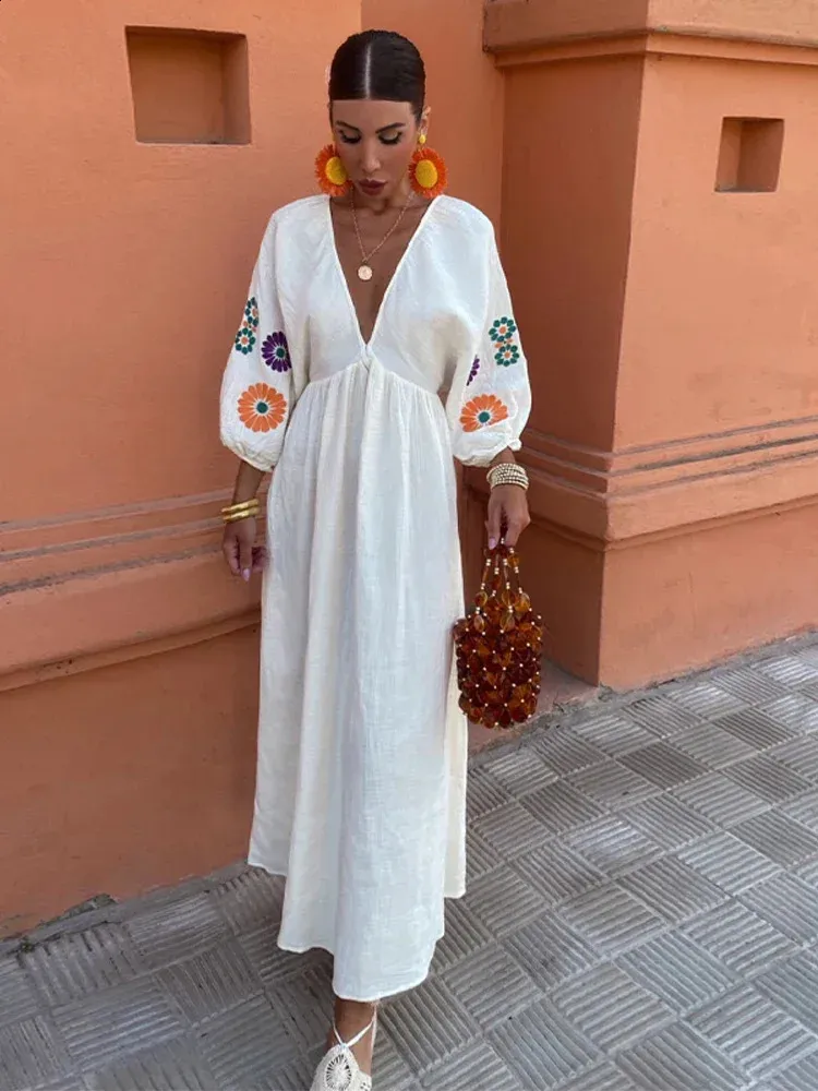 2024 Lady Street Robes: Elegant V-Neck Print maxi dress with Lantern Sleeves, Pleated Backless Design, and Loose Fit - Style 240723