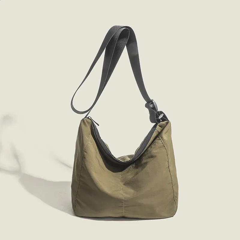 DHgate.com:Fashionable Nylon Hobo: Lightweight Crossbody Bag