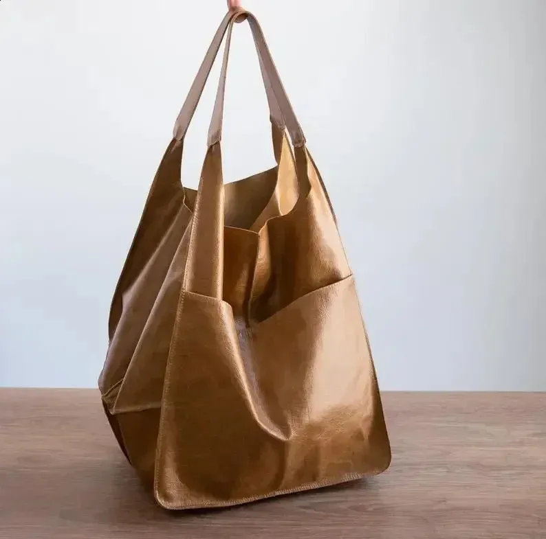 Riu Synthetic leather tote bag ベージュ Riu Synthetic leather tote bag ベージュ Riu Synthetic