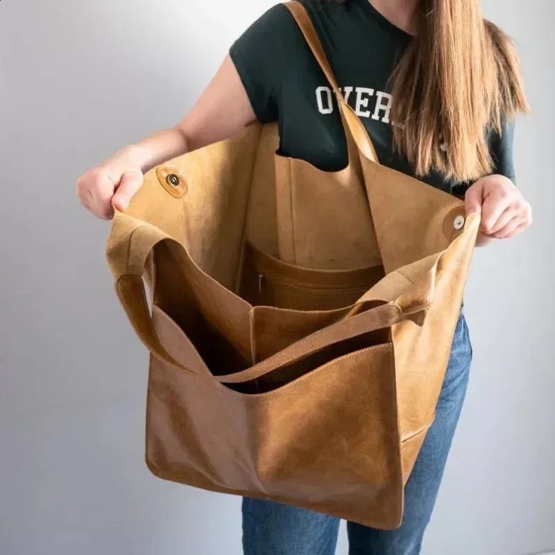 DHgate.com:Retro Handcrafted Leather Tote: Roomy Zip