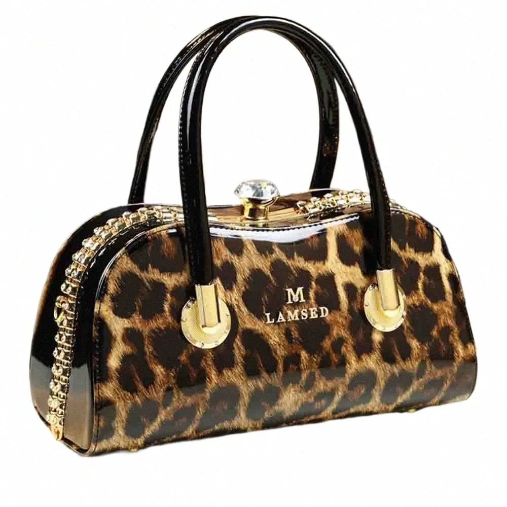 Shimmering Women s Diamond Clip Handbag Perfect for Weddings and Parties