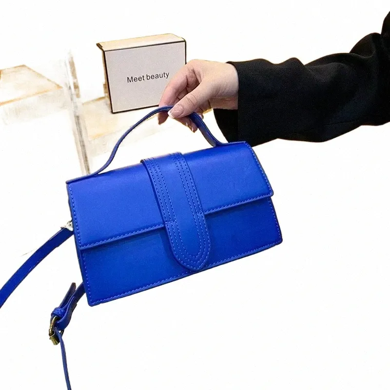DHgate.com:2024 Niche Style Small Square Leather Shoulder