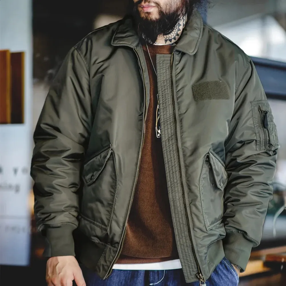 男性用のCWU 45p爆撃機ジャケット、冬の濃厚な緑のパッド入り