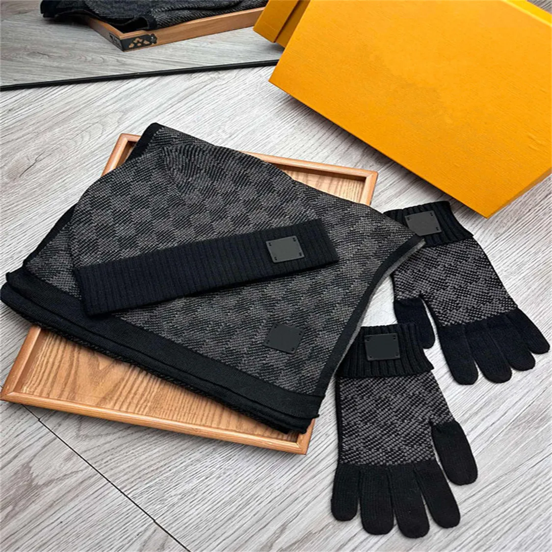 Luxury Scarf Hat Gloves Set Classic For Beanies Men Women  display picture 1