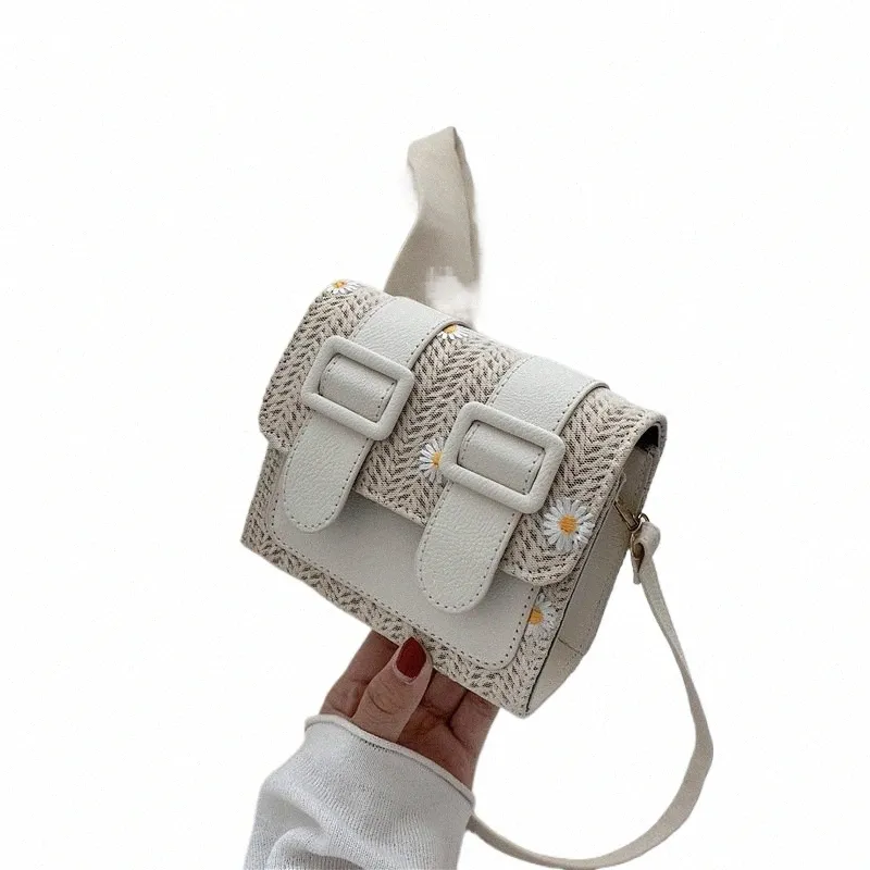 Daisy Crossbody Satchel: Embroidered Straw Shoulder Bag For Women