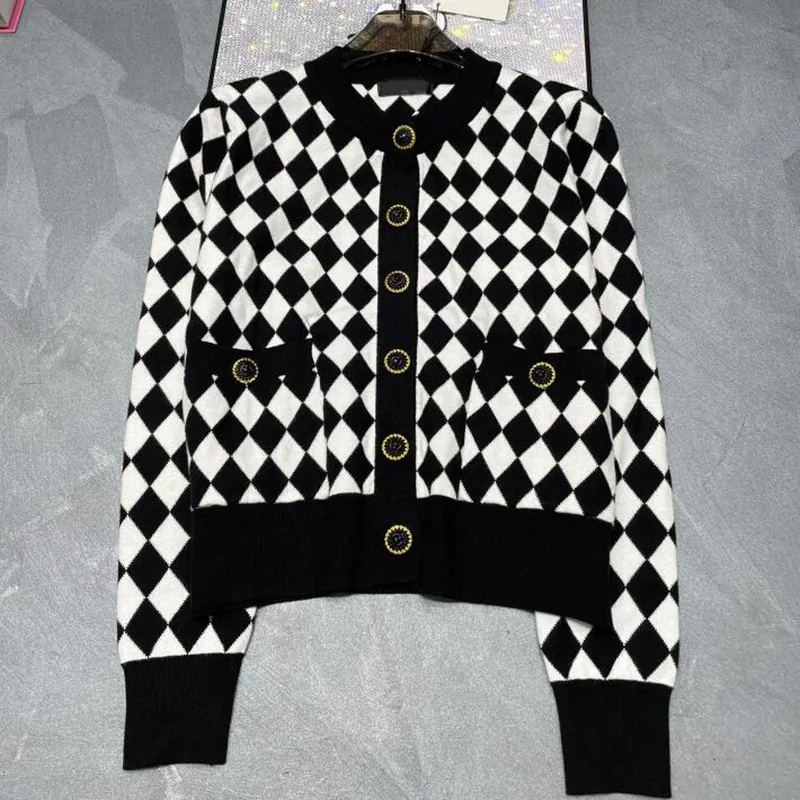 Cozy Knit Cardigan: Vintage Argyle Print, Long Sleeve Autumn Winter Sweater