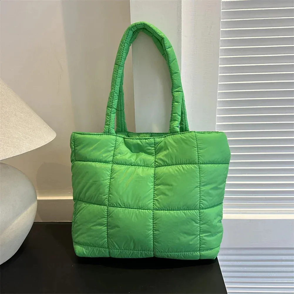【WONDER WONDER】Kuna Quilting Padding Tote Bag Kuna Quilting Padding Tote Bag - WONDER WONDER | 60% - Asian