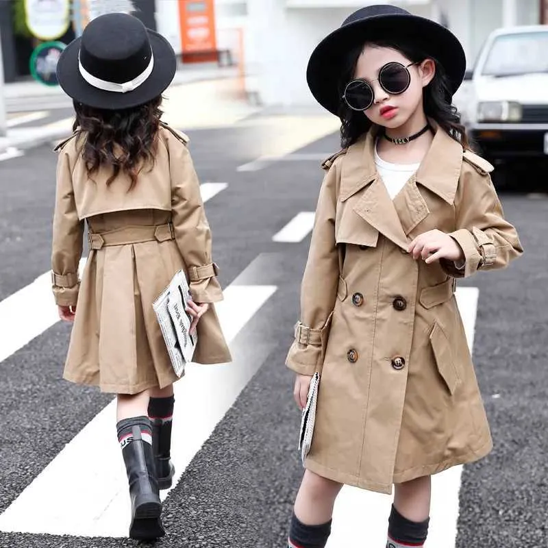 Fashionable Autumn Trench Coat: Knee Length Trench Coat