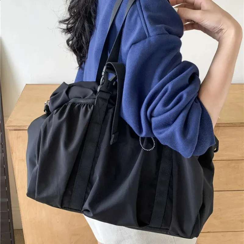Travel shoulder bag for ladies sale