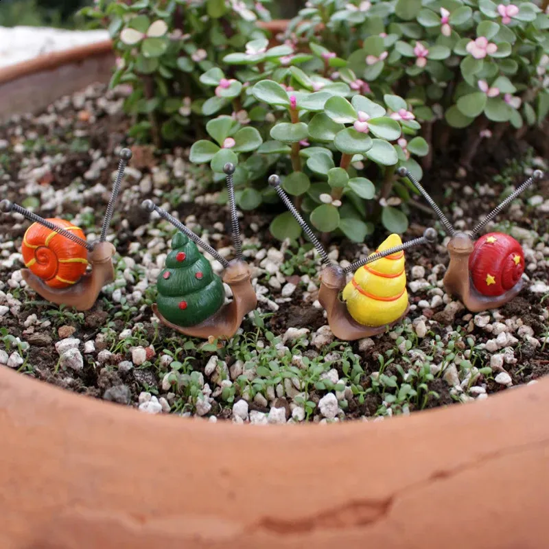 Yardwe 42pezzi Decorazioni Resina Forma Di Lumaca Per Giardino Mini Statue Colorate Per Paesaggio Adatte Per Decorazioni Esterne e Interni