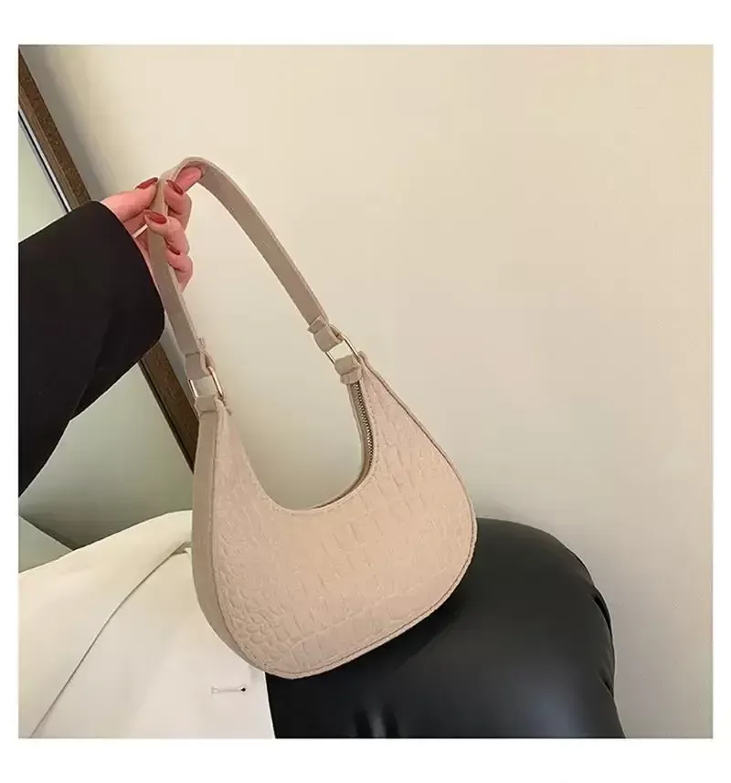 韓国商品/TYPESERVICE Ruffled Dotted Bag DHgate.com:Korean Style Felt Underarm Bag - Womens Casual