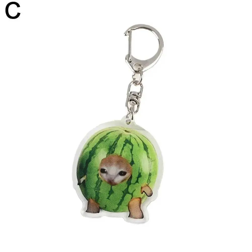 Apple-shaped Cat Head Keychain: Cute & Quirky Bag Accessory