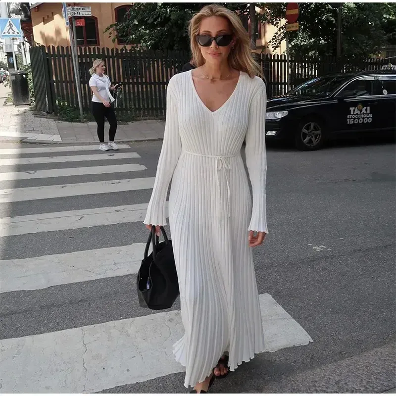 Autumn Streetwear: Elegant Pleated Knitted Maxi maxi dress