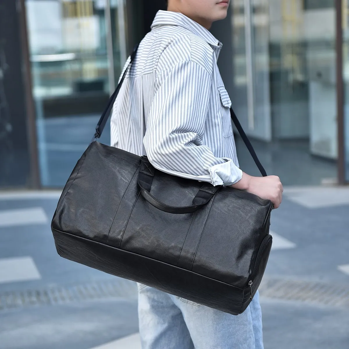 DHgate.com:Large Capacity Mens Travel Duffel Bag - PU
