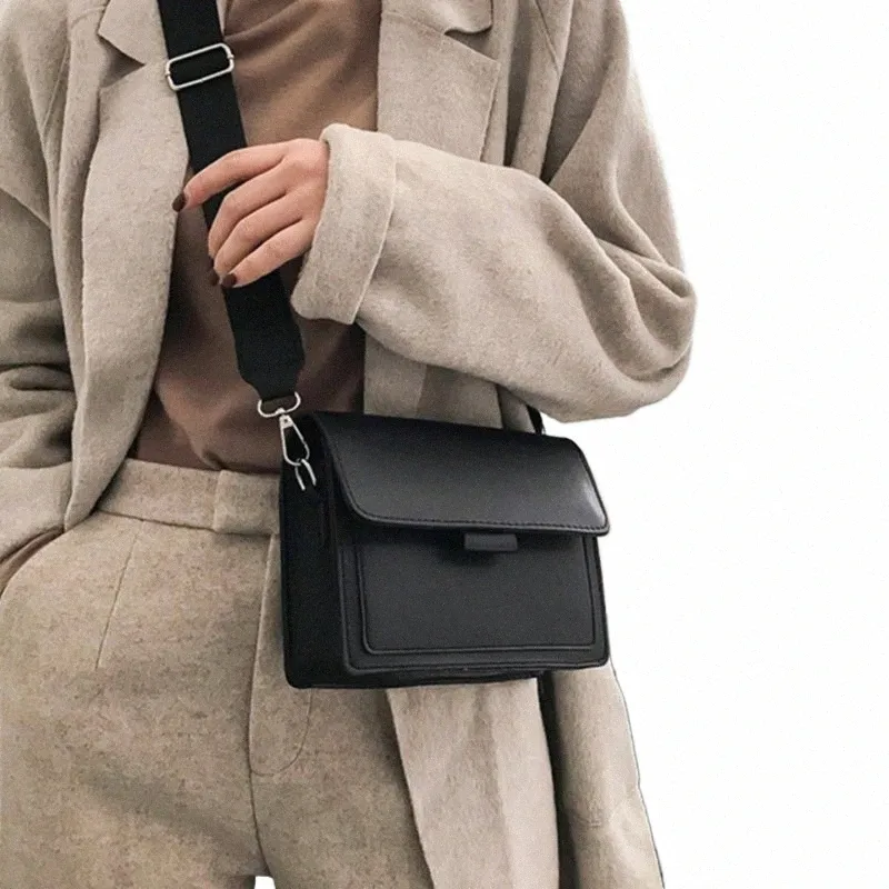 DHgate.com:Retro Chic Crossbody Bag - Small Square Shoulder