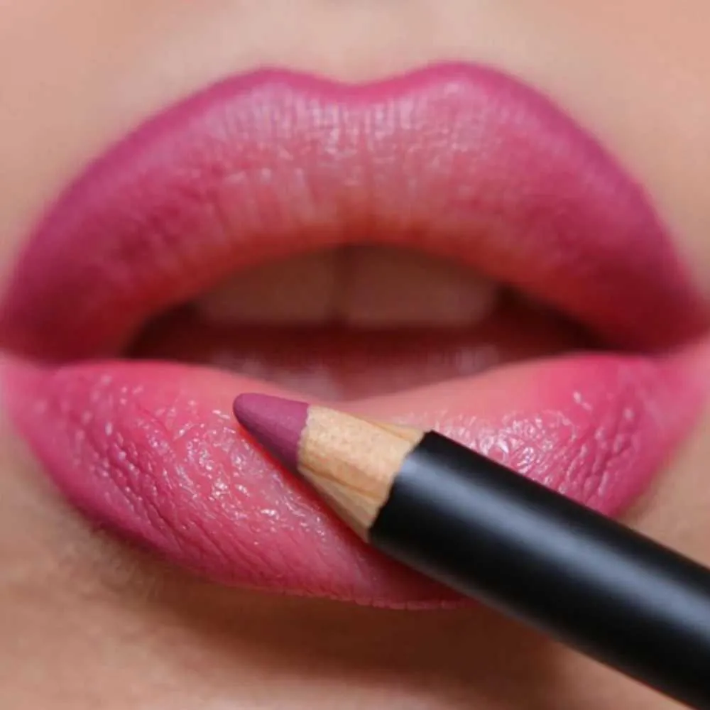 Moisturizing Lip Liner: Nude Pink Matte Velvet Lip Pencil Waterproof, Long Lasting Contouring