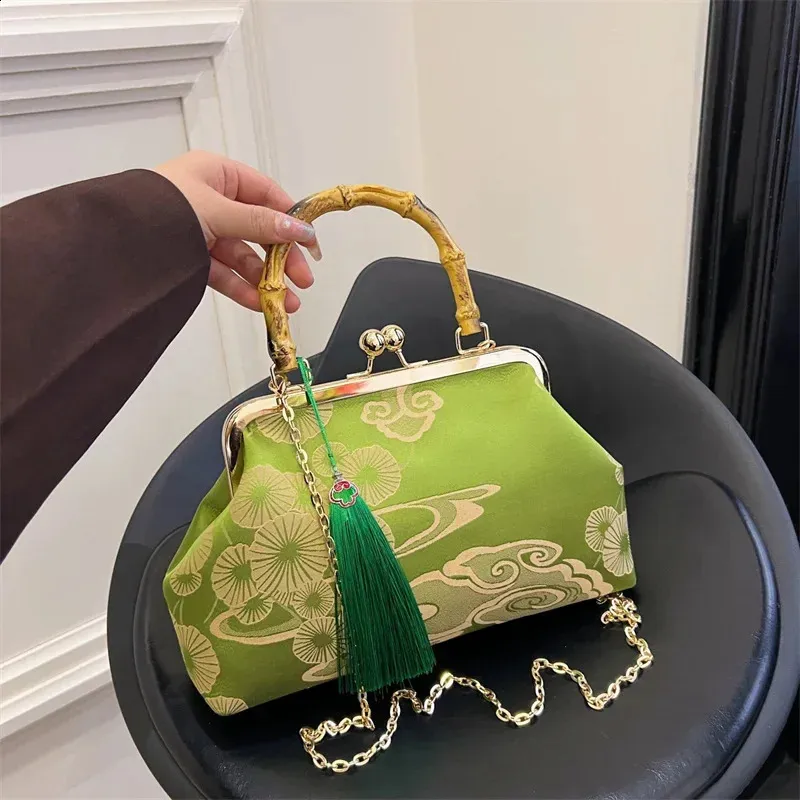 Save Big on Bulk Vintage Evening Clutch Bags Chinese Style Embroidered  Vintage Evening Clutch Shell Clip Handle Best Deals on DHgate
